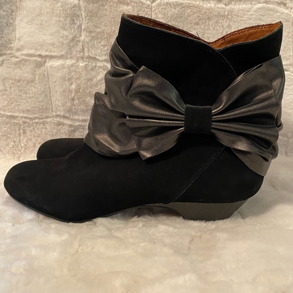 Poetic License Shoes - Poetic License Womens "Open for Business "Bow embellished booties.
Size 7.5Black